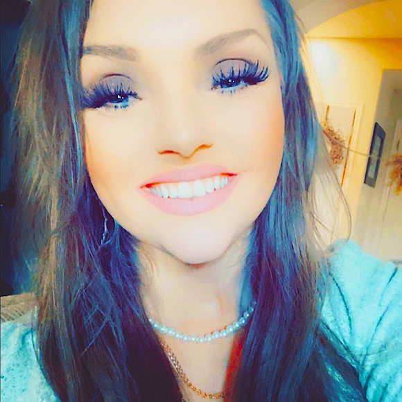 Meet your Posher, Jen!🌟 - Picture 10 of 15